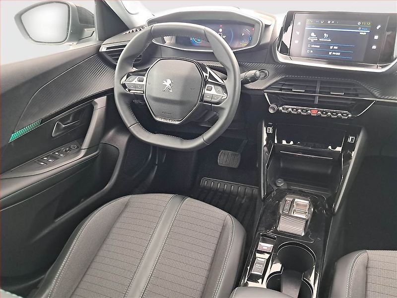 Peugeot 2008 (2022) Allure 50 kWh, SoH 90% - fotka 7 z 23