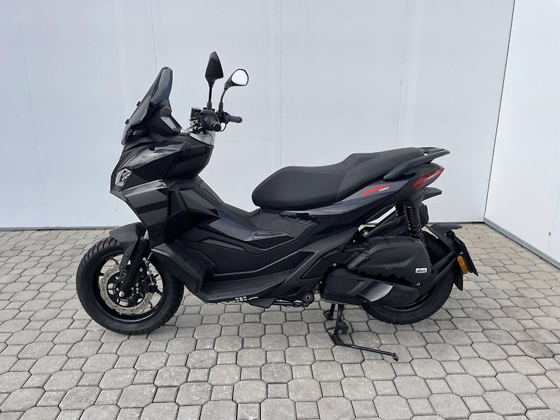 Aprilia (2026) SR GT 200 EU5+ - fotka 5 z 11