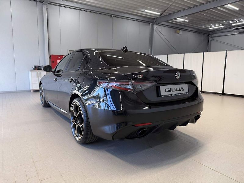 Alfa Romeo Giulia (2025) 2.0 Turbo 280k AT8 AWD  INTENS - fotka 3 z 23