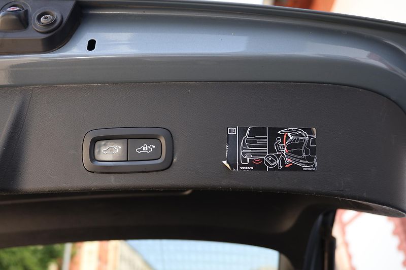 Volvo XC40 (2021) Recharge Pro, Twin motor (AWD) - fotka 18 z 25