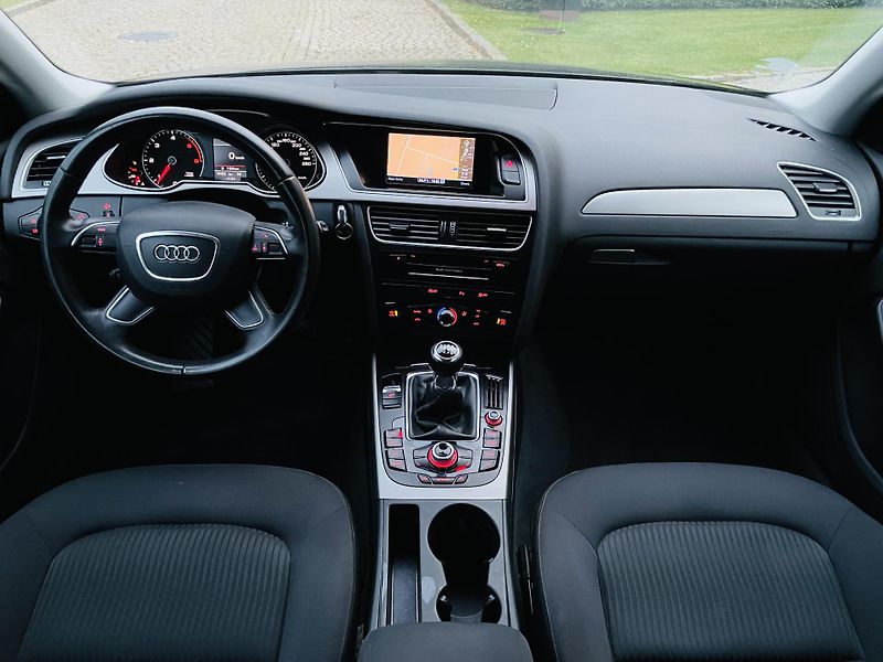Audi A4 2.0TDI MANUÁL SENZORY NAVI - fotka 23 z 44