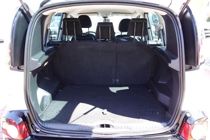 Citroën C3 Picasso 1,4VTi 70kW M/T Exclusive - fotka 13 z 26