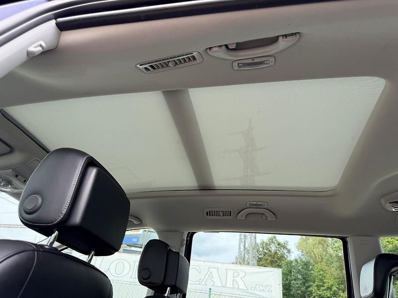 Volkswagen Sharan 2.0 TDI 135 kW Highline 7 míst - fotka 15 z 34
