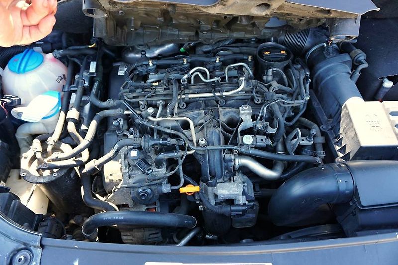 Volkswagen Touran (2011) 2,0 TDI 103 kW - fotka 40 z 48