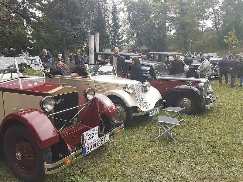 Milovníci historických automobilů i motocyklů si první říjnovou sobotu přišli na své při tradičním závodu Brno-Soběšice.