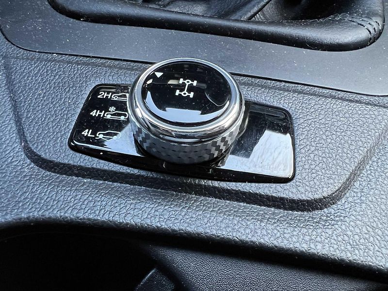 SsangYong Musso Grand 2.2 e-XDi 220 4x4 ZÁRUKA - fotka 18 z 21
