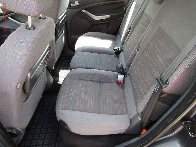 Ford C-MAX (2008) 1.8 i, AC, tažné - fotka 10 z 19