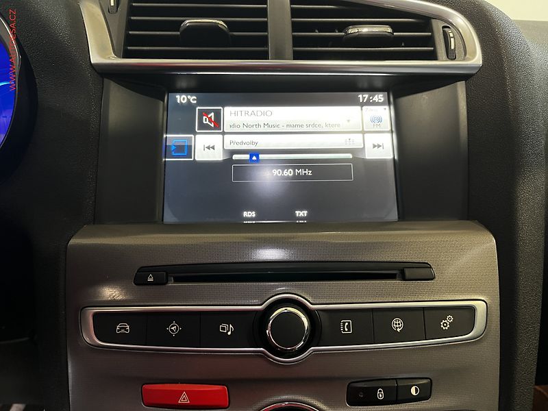 Citroën C4 (2015) 2.0HDi, Shine, bixen, panor - fotka 13 z 17