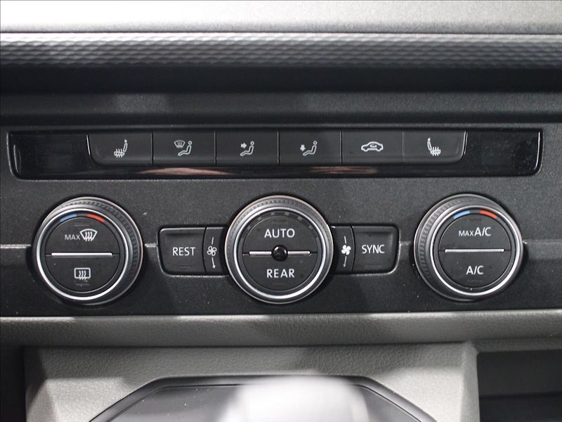 Volkswagen Caravelle 2,0 TDI 110kW DSG Comfortline - fotka 26 z 32