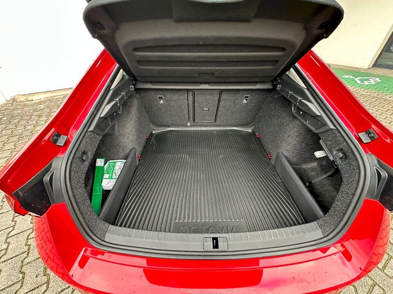 Škoda Octavia (2024) 1.5 TSI 110kW MHEV Top Selecti - fotka 23 z 25