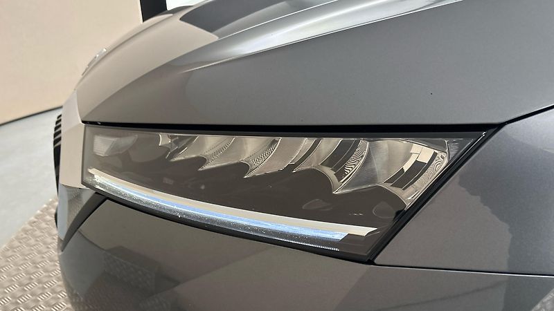 Škoda Octavia 2.0 TDI Ambition Combi - fotka 18 z 26