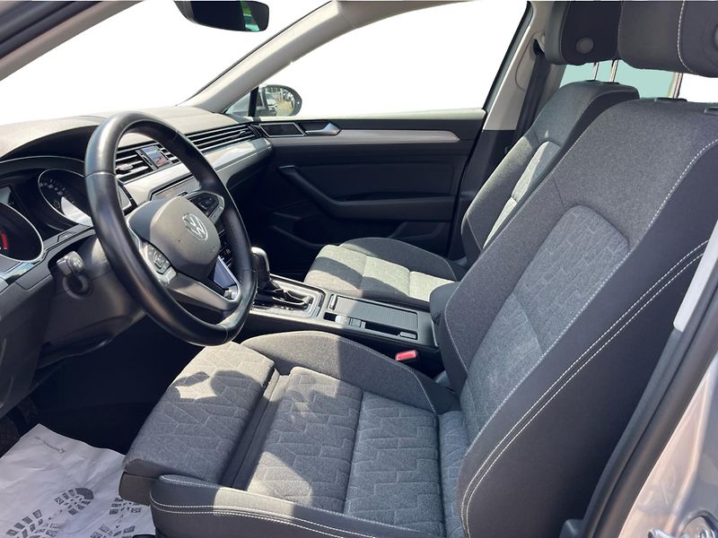 Volkswagen Passat 2.0TDi DSG 110kW BusinessPremi - fotka 11 z 21