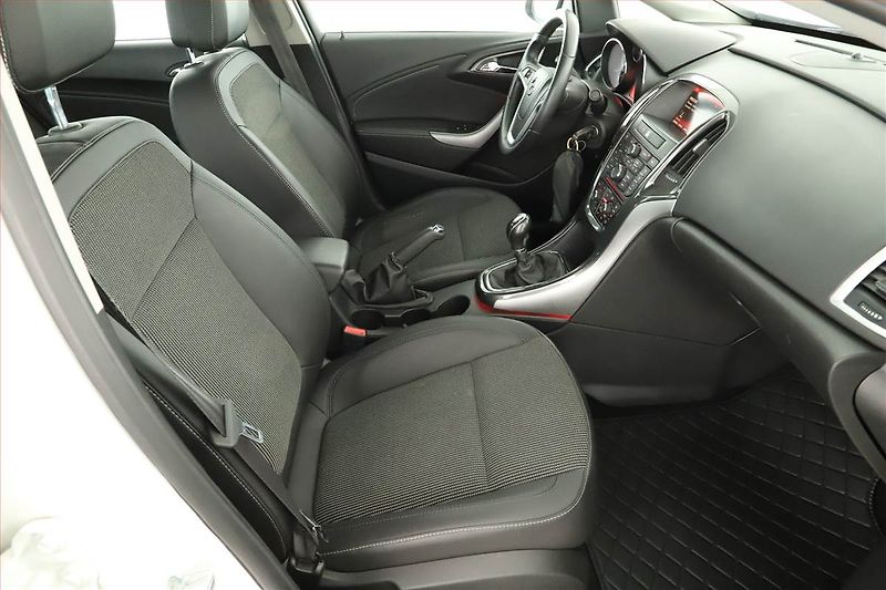 Opel Astra (2014) 1.6 CDTI, Tempomat - fotka 7 z 14