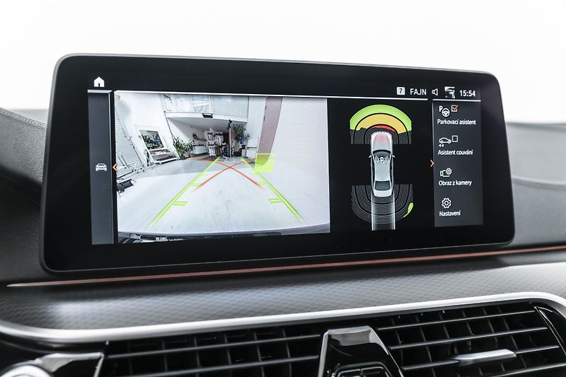 BMW Řada 5 545e xDrive Msport*1.majitel - fotka 33 z 38