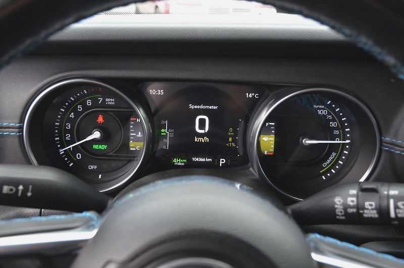 Jeep Wrangler (2022) Rubicon 4xe Unlimited 4x4 / ČR - fotka 24 z 52