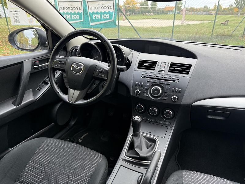 Mazda 3 1.6 MIRAI - fotka 25 z 31