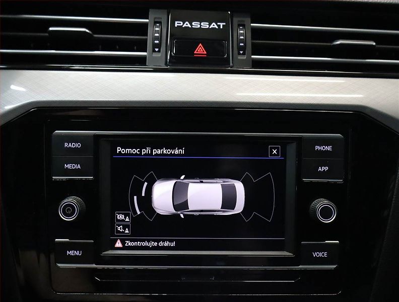 Volkswagen Passat (2019) 1.5 TSI, Tempomat - fotka 13 z 25