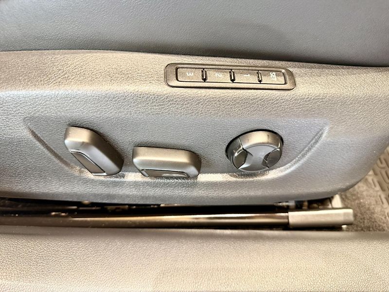 Škoda Superb 2.0 TDi DSG 4x4 Sportline - fotka 29 z 33