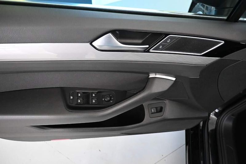 Volkswagen Passat (2023) 2.0 LED ACC Tažné Masáž SCR Bu - fotka 15 z 34
