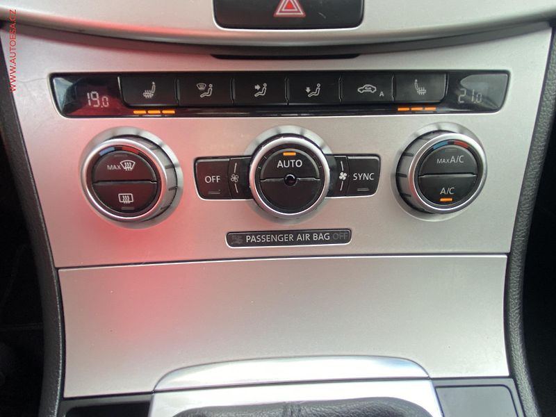 Volkswagen Passat (2013) 1.6TDi, AC, výhřev sed - fotka 17 z 18