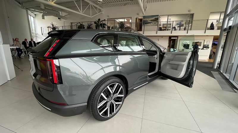 Volvo EX60 (2026) P10 AWD ULTRA - fotka 8 z 27