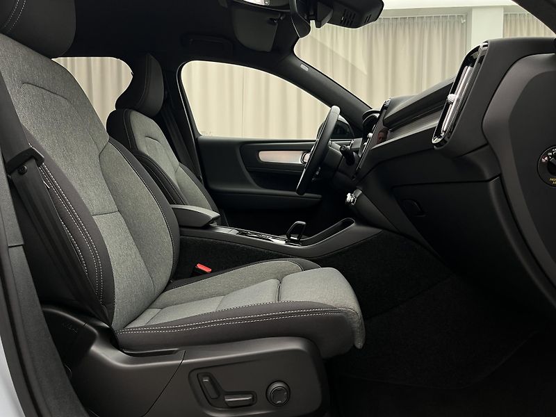 Volvo XC40 B3 DARK PLUS AUT CZ  - fotka 18 z 42