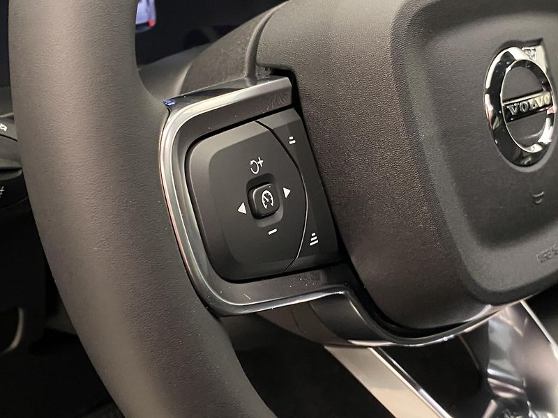 Volvo XC40 (2026) B3 AUT DARK ULTRA  - fotka 25 z 60