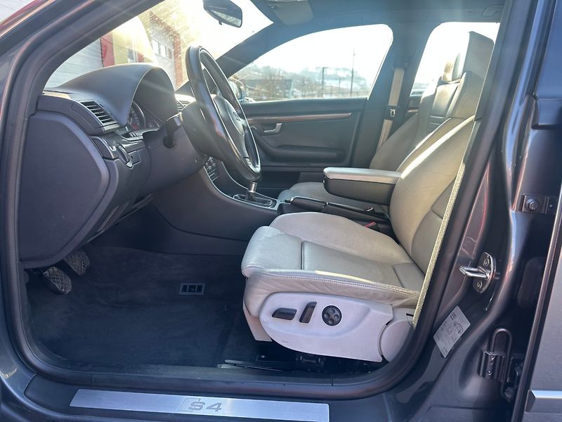 Audi S4 4.2 V8 344PS/Quattro/Manuál - fotka 9 z 24