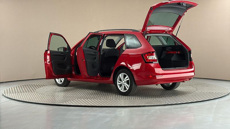 Škoda Fabia 1.0 TSI Ambition Combi - fotka 7 z 23