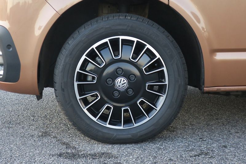Volkswagen T6.1 (2023) 2.0TDI 110 kW Beach Tour LED - fotka 13 z 50