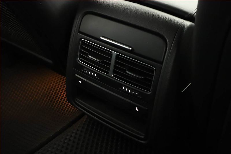 Volkswagen Touareg (2015) 3.0 TDI, 4X4, Automat, Kůže - fotka 12 z 19