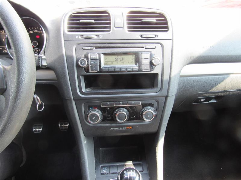 Volkswagen Golf 1,4 i 59kW - fotka 15 z 29