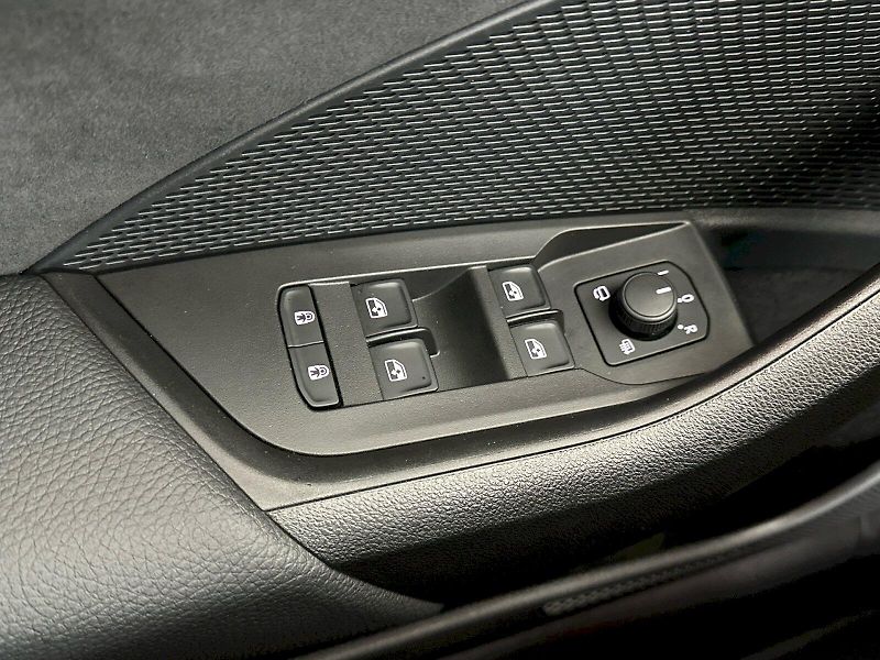Škoda Octavia (2025) Combi DSG 2.0TSI 195kW RS - fotka 30 z 38
