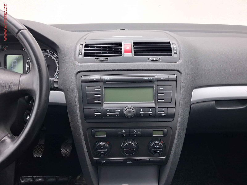 Škoda Octavia (2009) 1.9 TDi, Ambiente - fotka 12 z 15