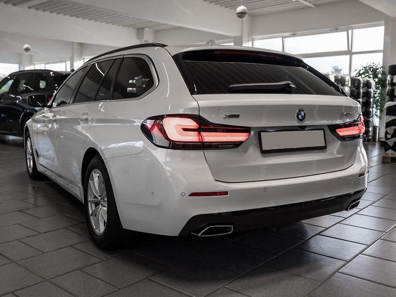 BMW Řada 5 540d xDrive HuD Pano Paměť 4zo - fotka 2 z 12