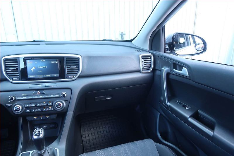Kia Sportage (2019) Gold 1.6 GDI, Serv.kniha, Navi - fotka 8 z 21