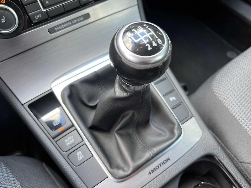 Volkswagen Passat 2.0 TDi 4MOTION 1.MAJ SERVISKA - fotka 14 z 19