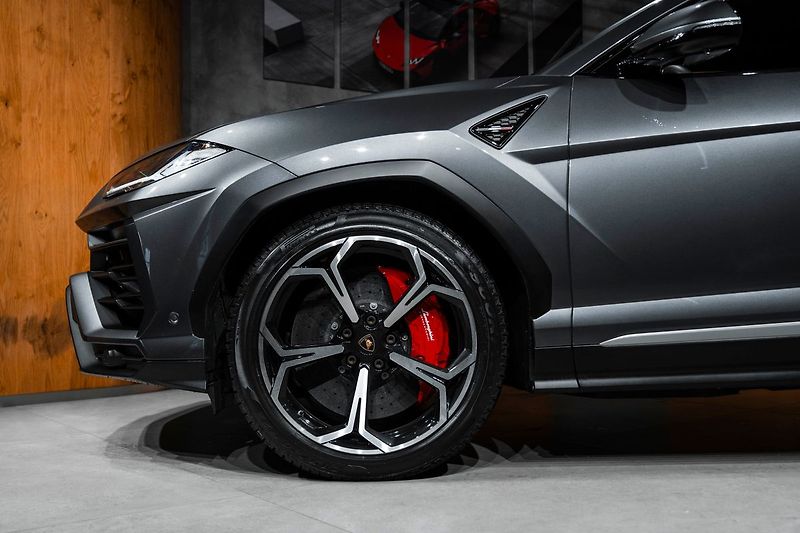 Lamborghini Urus 4.0 V8, B&O, Pano, Masáže, Noč - fotka 2 z 36