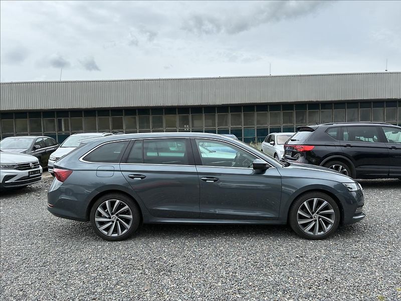 Škoda Octavia 2,0 PANORAMA,CANTON,HEAD-UP - fotka 7 z 28