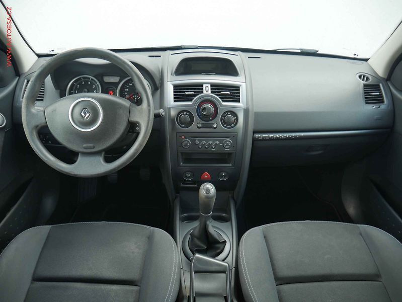Renault Mégane (2008) 1.6i, Klima - fotka 8 z 12