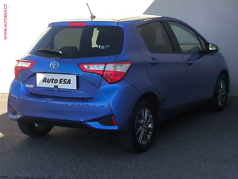 Toyota Yaris (2017) 1.5 i, 1.maj,ČR, AC, park - fotka 3 z 19