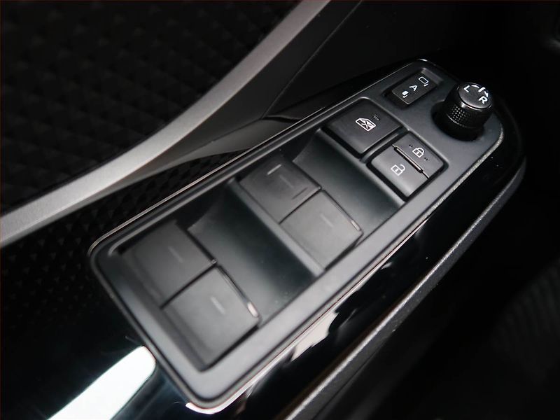 Toyota C-HR (2023) GR Sport 2.0 Hybrid - fotka 19 z 22