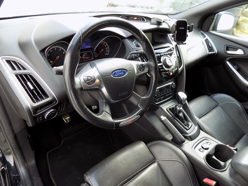 Ford Focus (2013) 2.0i ST/Bi-xenon/kůže/LED/ - fotka 12 z 36