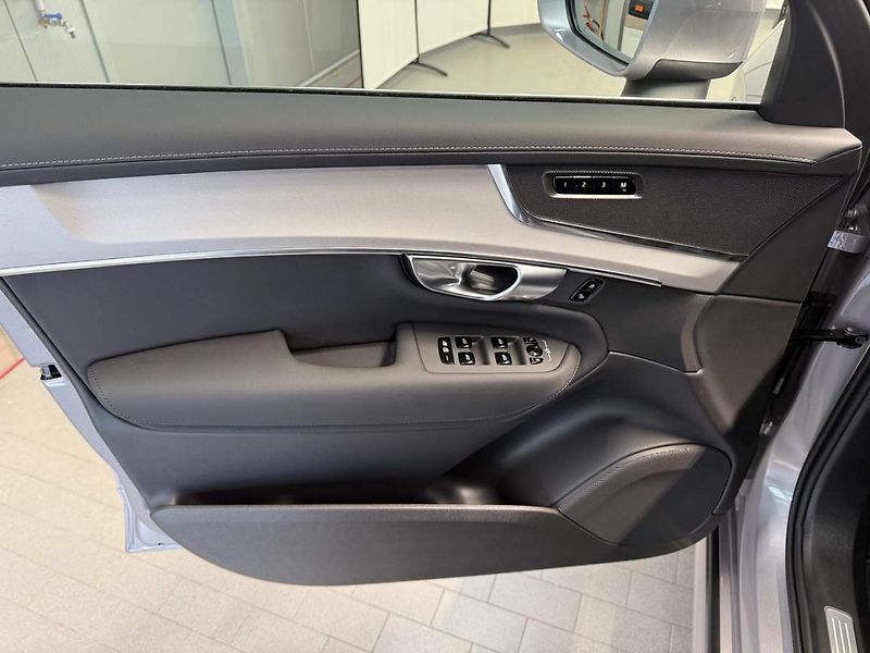 Volvo XC90 (2026) B5 2.0L 250+14 HP AT8 AWD CORE - fotka 15 z 28