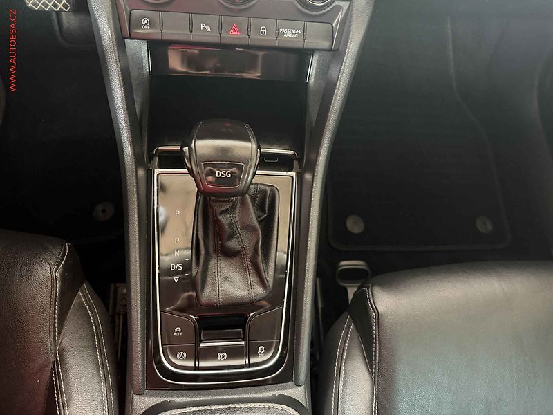 Škoda Karoq (2019) 1.5 TSi, Style, DSG, kůže, TZ - fotka 15 z 18