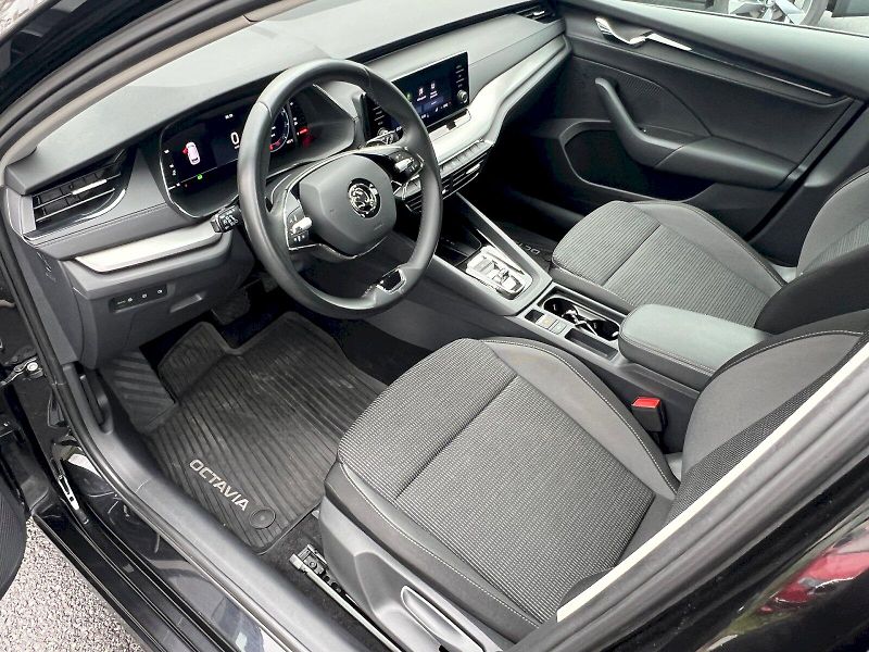 Škoda Octavia (2022) Ambition 1.5TSi M-HEV 110kW 7° - fotka 10 z 28