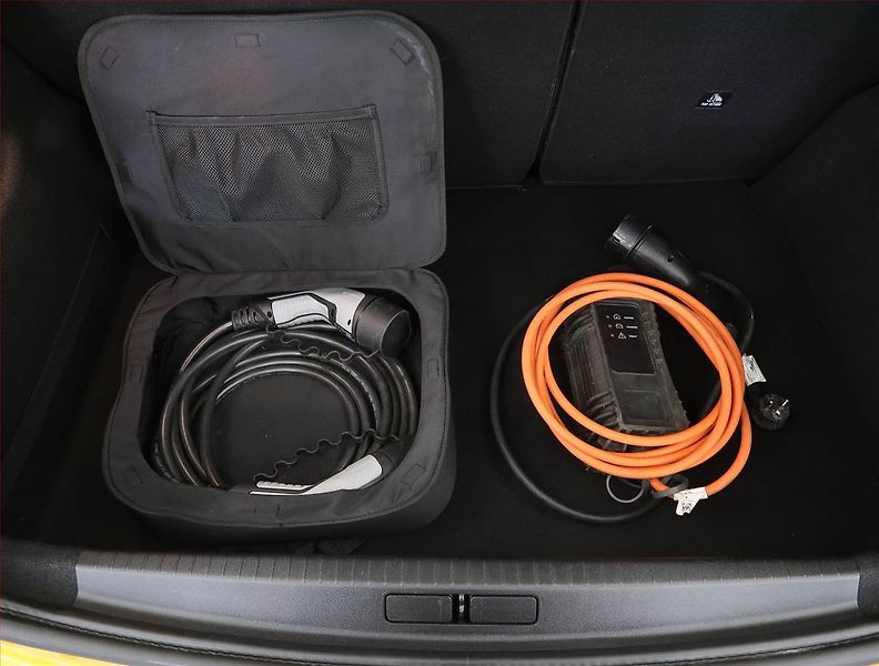 Peugeot 208 (2020) 50 kWh, SoH 84%, Automat - fotka 26 z 26