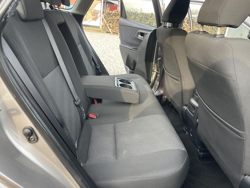 Toyota Auris 1.8i 16v HYBRID AUT NAVI CAM!! - fotka 122 z 166