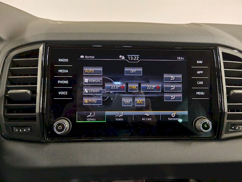 Škoda Karoq (2025) 1.5 TSI 110 kW DSG Sportline - fotka 15 z 32