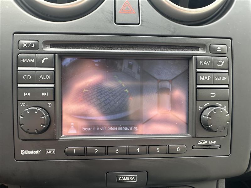 Nissan Qashqai 2,0 4x4 AUTOMAT TEKNA - fotka 28 z 37